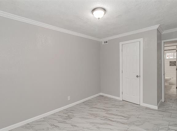 5th image of 1707 E Park Row Dr