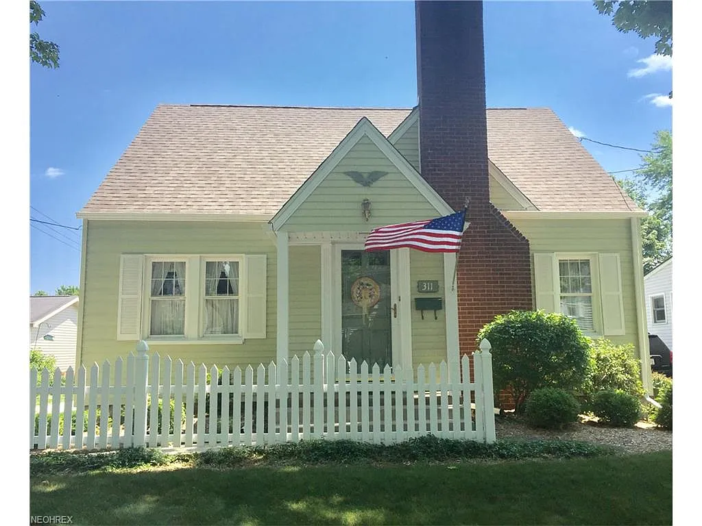 311 Christian Ave photo 1