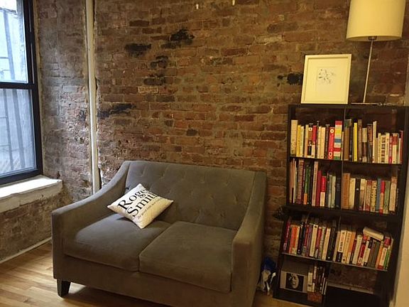 4th image of 207 E 5th St APT 1