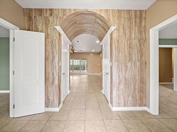 4th image of 102 Evelyn Ln