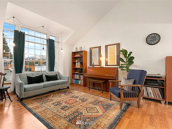 4th image of 6906 71st Ave NE