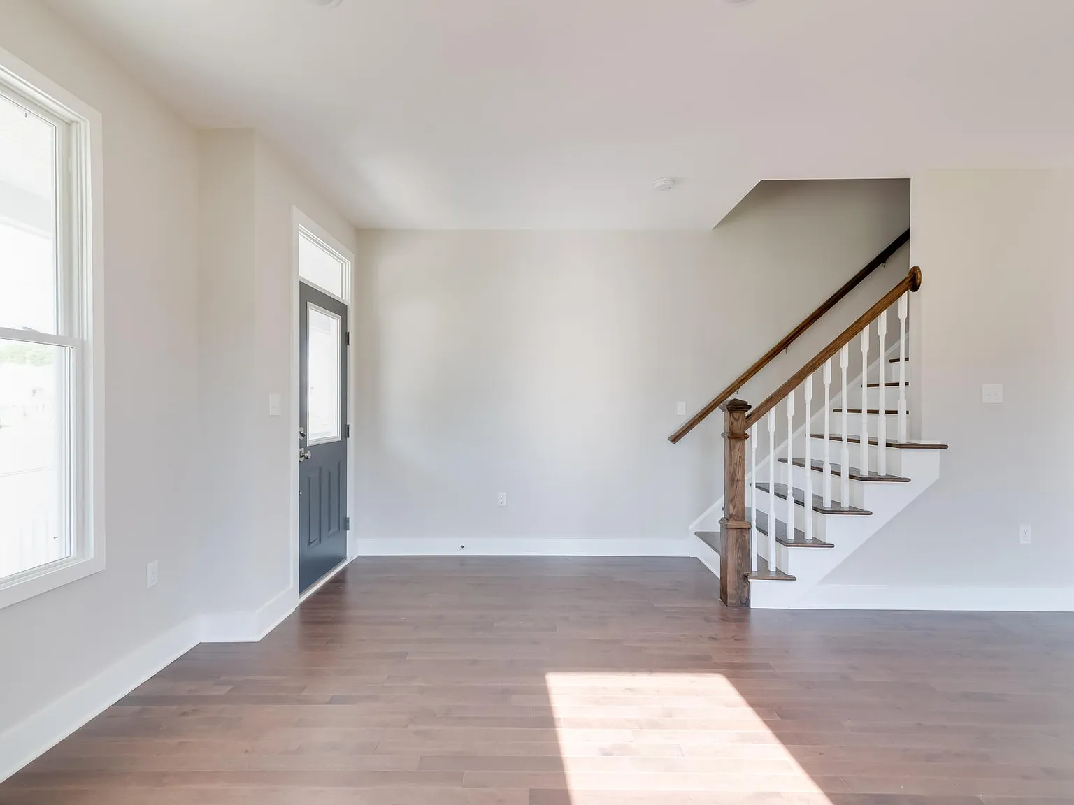 3 bed, 2.5 bath, 1836 sqft, $2,495 — Photo 3