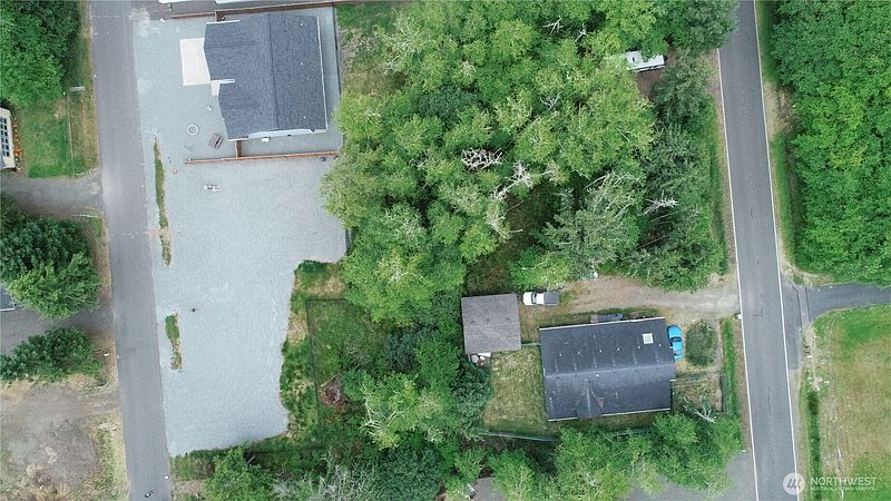 3rd image of 543 Duck Lake Drive NE