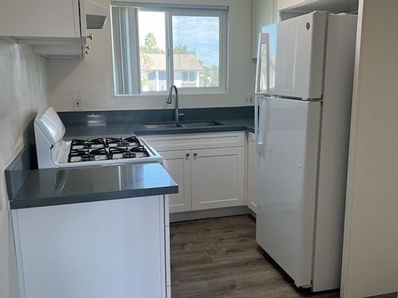 2nd image of 6565 Balboa Ave Unit D