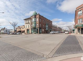 293 E Deerpath Rd APT 32, Lake Forest, IL 60045