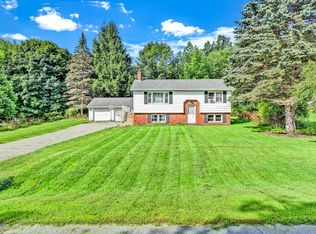 7 Tanning Brook Rd, Manchester, ME 04351