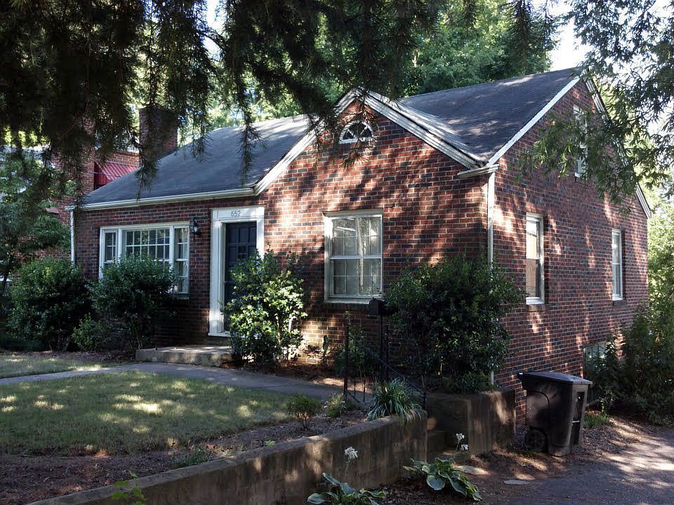 652 Davie Ave