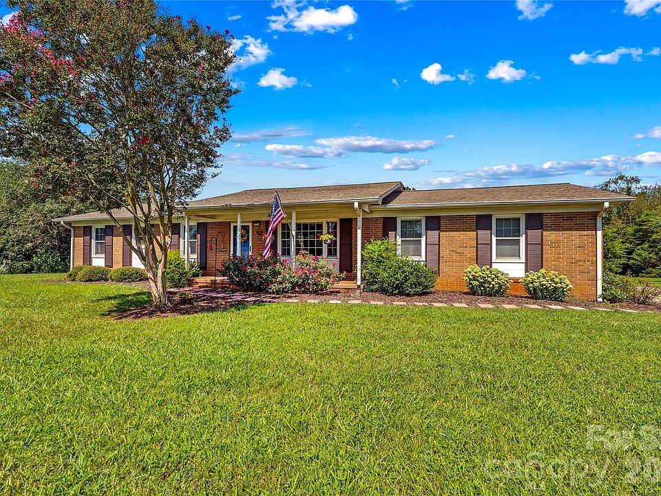 1st image of 306 S Greenbriar Rd