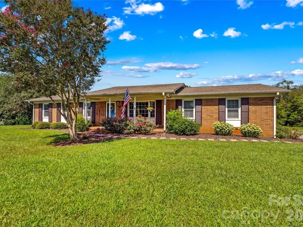 306 S Greenbriar Rd, Statesville, NC 28625