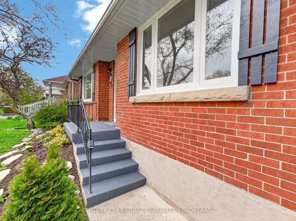 439 College St, Kingston, ON K7L 4M8