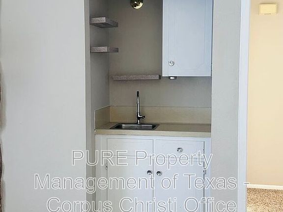 5th image of 702 Alhambra Dr