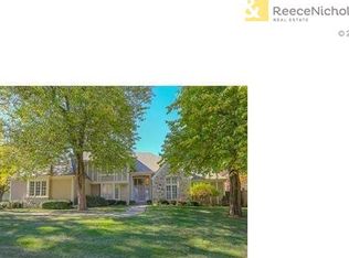 8208 Maple Ln, Prairie Village, KS 66208