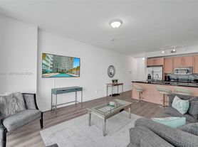 79 SW 12th St