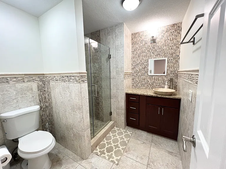 3947 Dupont Ave N — Photo 9