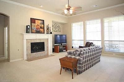 4th image of 4708 Shelley Dr