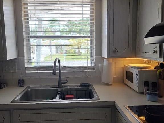 4th image of 4018 Chesswood Dr
