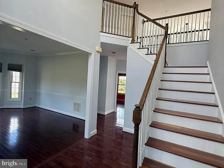 210 Cadwallader Dr — Photo 2