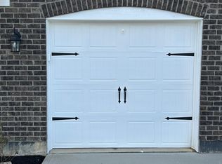2745 Golden Leaf Dr, Dayton, OH 45431