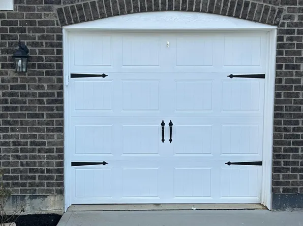 2745 Golden Leaf Dr, Dayton, OH 45431