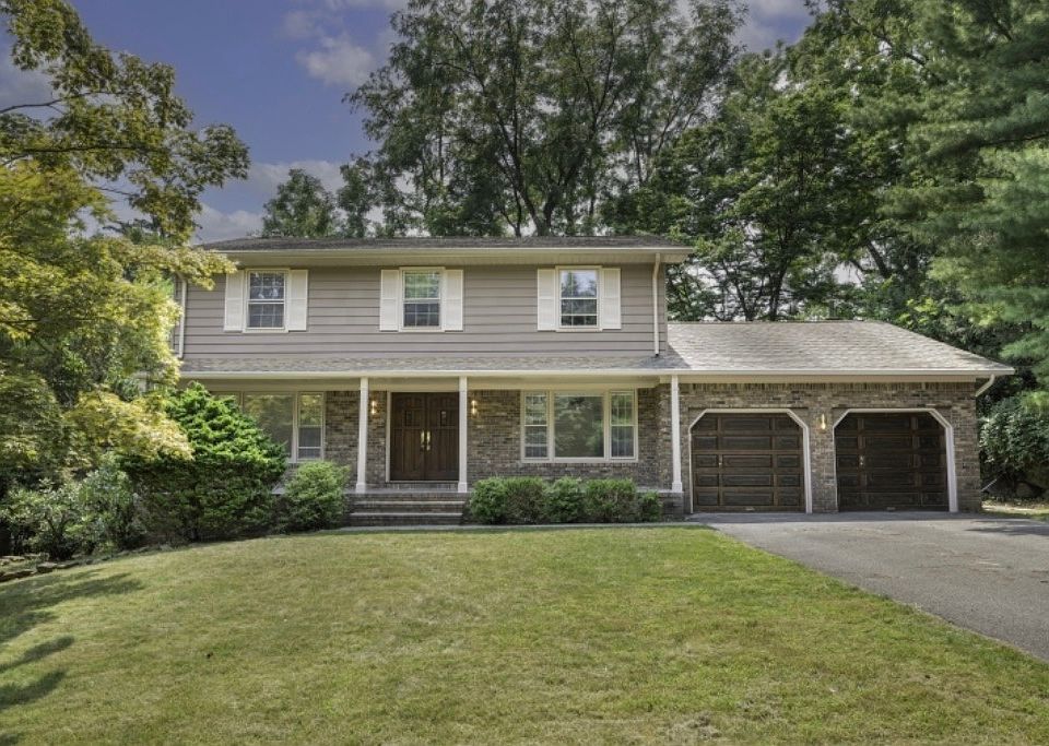 1st image of 20 Whitewood Dr #1