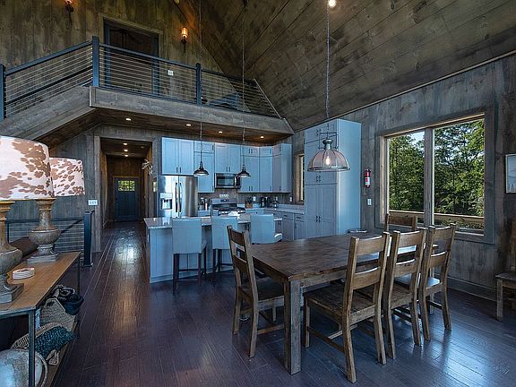 4th image of 143 Winding Estates Dr