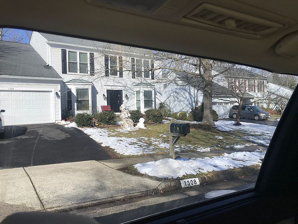 2nd image of 1308 Cassia St