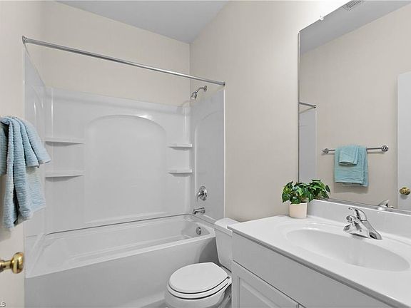 4th image of 111 N Wentworth Dr