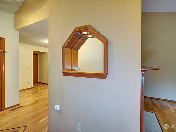 4th image of 17207 90 Avenue Ct E