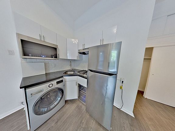 3rd image of 230 E 58th St #1