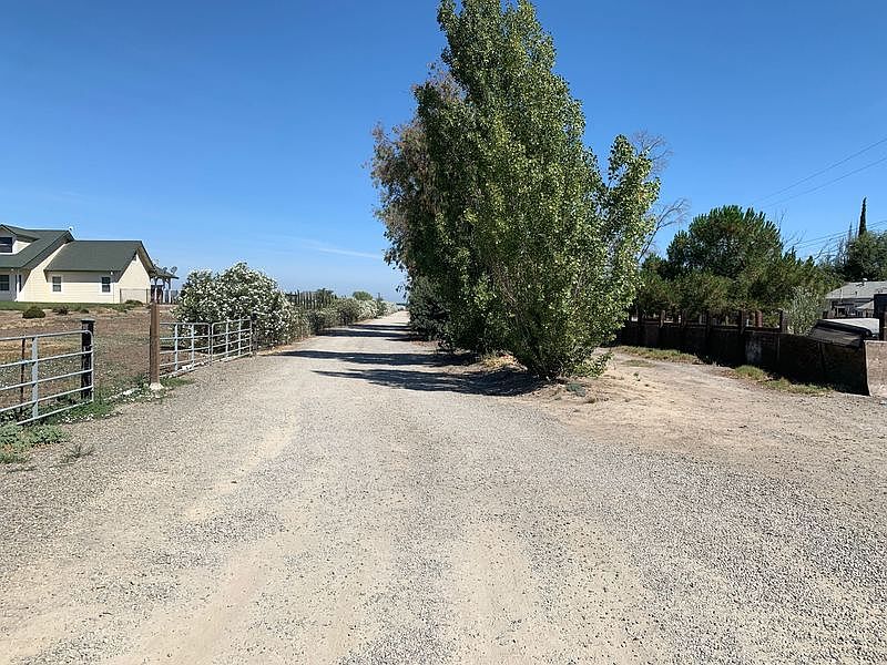 2nd image of 989 Critchett Rd