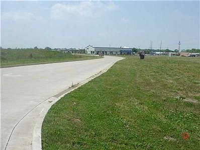 3rd image of 2400 Marketplace Blvd