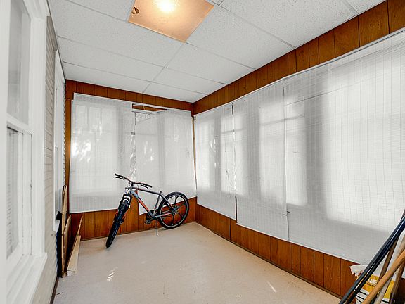 3rd image of 700 W 82nd St