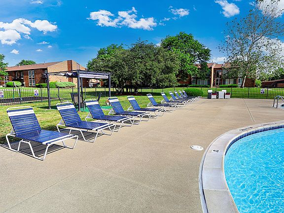 3rd image of 27489 Parkview Blvd #4-4111