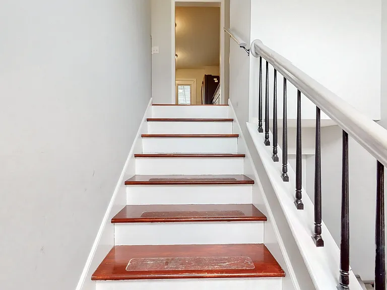 1504 Potter Dr — Photo 4