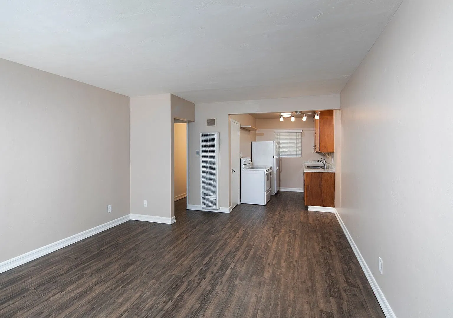 543 F Avenue — Photo 3