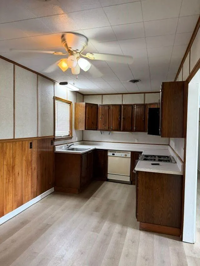 3 bed, 1.0 bath, 936 sqft, $1,400 — Photo 4