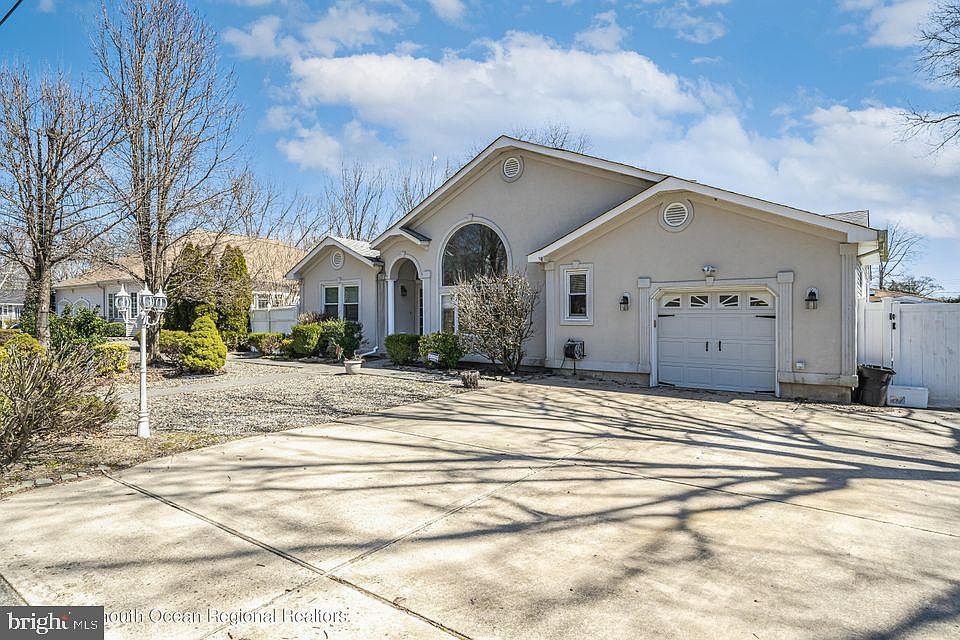 1st image of 241 Juniper Ln