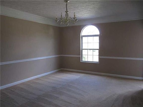 3rd image of 180 Woodbine Dr