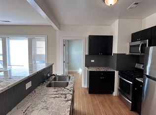 5620 N Western Ave #202, Chicago, IL 60659