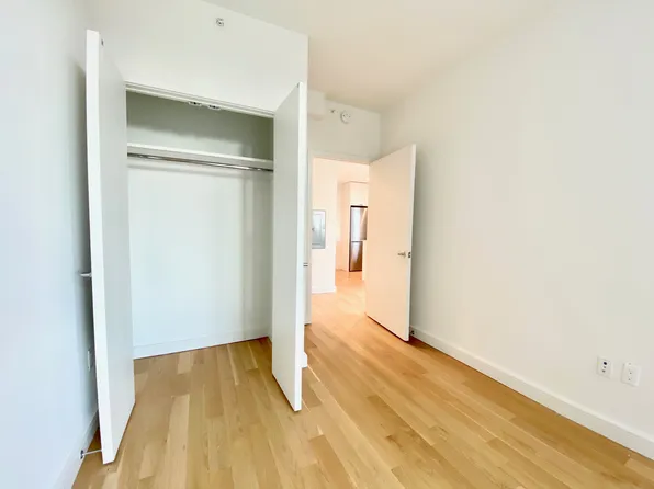 409 Eastern Parkway image 5 of 20