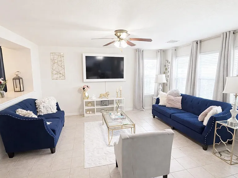 4215 Oakview Creek Ln — Photo 4