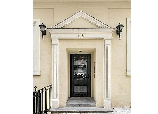 Sold by Warburg | media 5