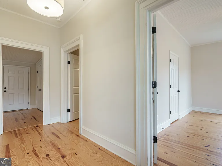 696 North Ave — Photo 6