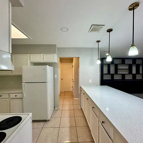 900 E Dallas Ave #17 — Photo 11
