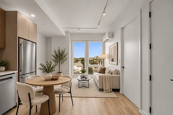 Living room, photo 2