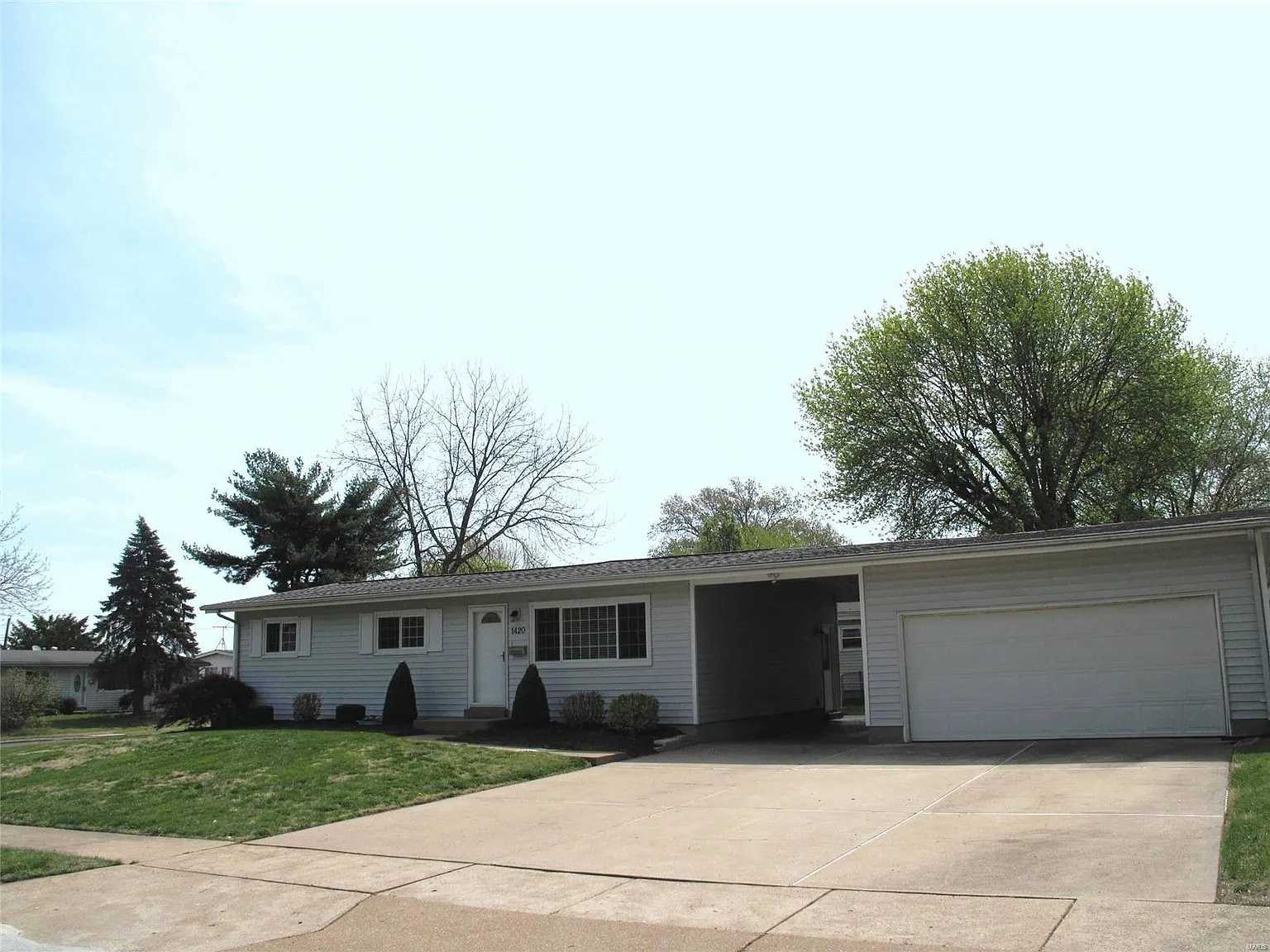 1420 Thrush Ln photo 1