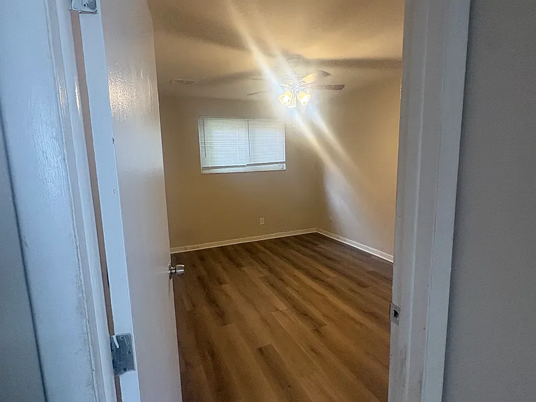 940 Ferndale Pl #B — Photo 7