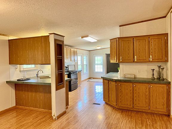 5th image of 192 Mid Lake Ln