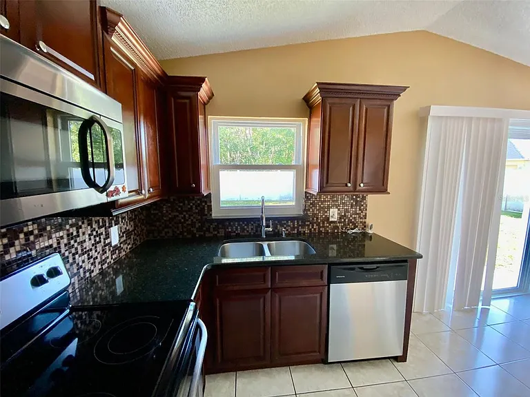 880 Nelson Dr — Photo 6
