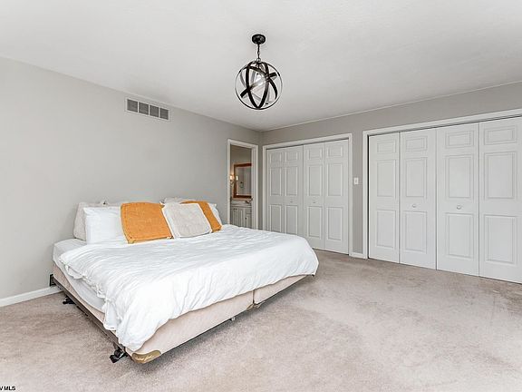 4th image of 200 Newberry Ln
